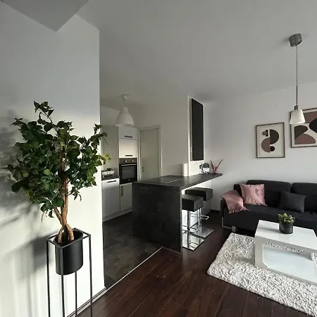 Faraway Homes Bruck #11 브루크안데어무어